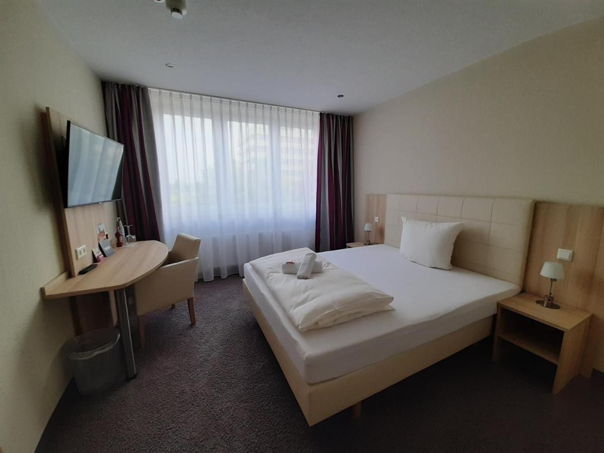 Hotel Siebenschlaefer Am Wasserturm アルスドルフ エクステリア 写真