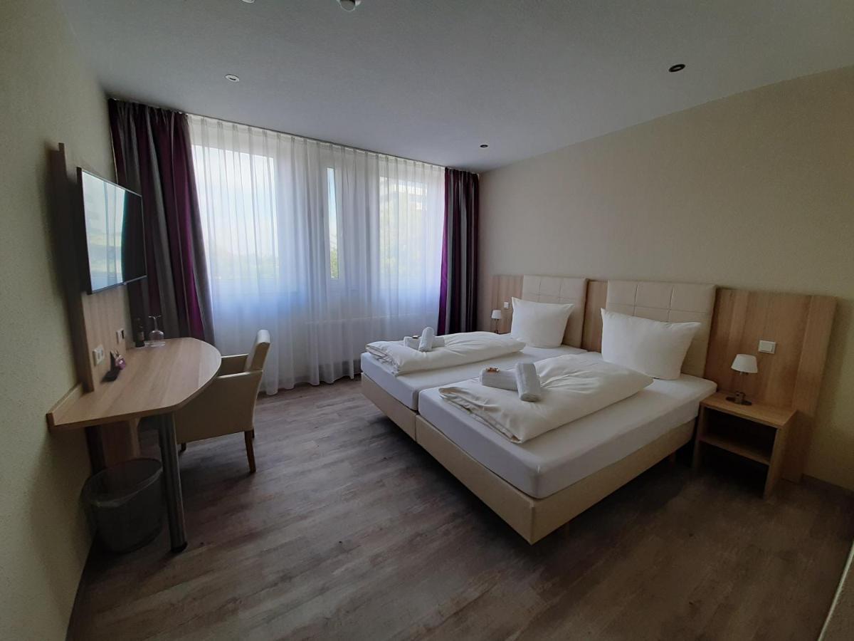 Hotel Siebenschlaefer Am Wasserturm アルスドルフ エクステリア 写真