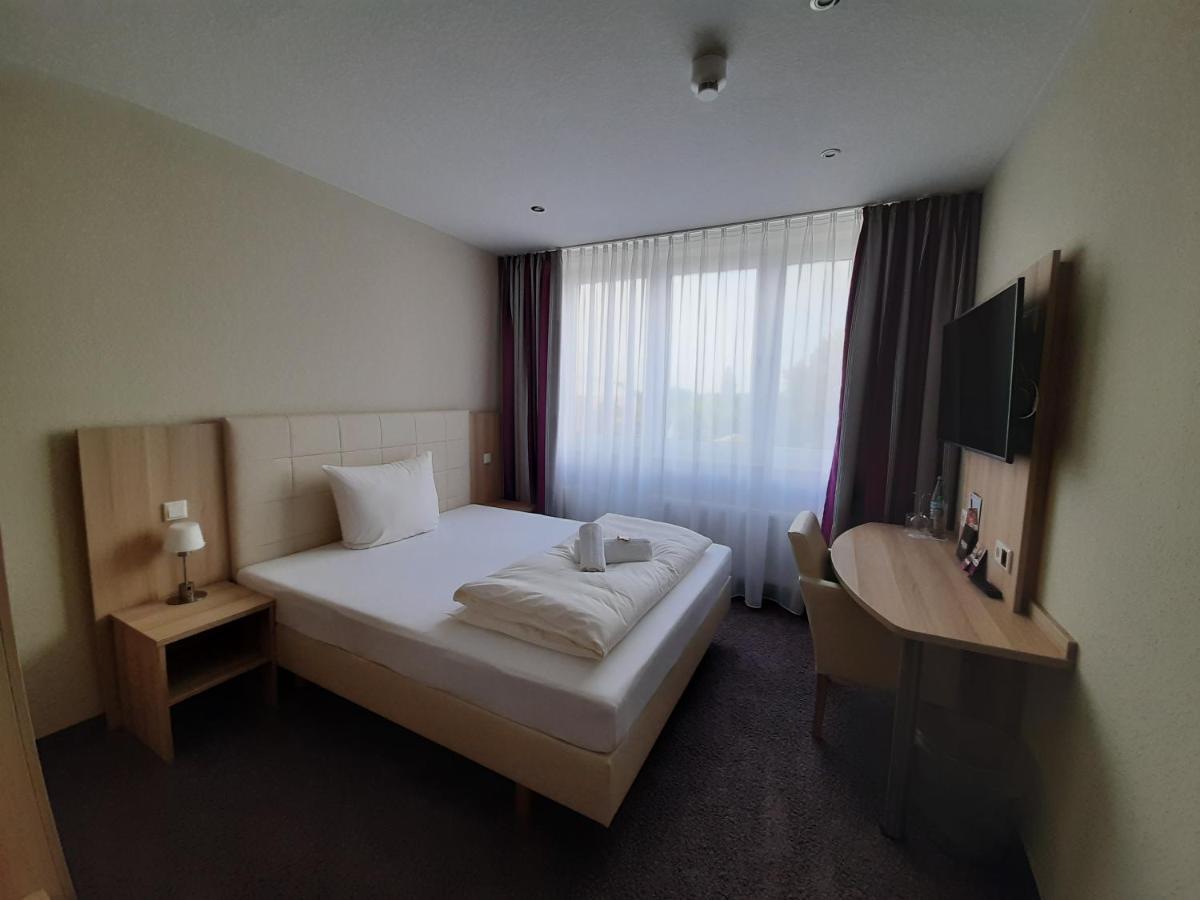 Hotel Siebenschlaefer Am Wasserturm アルスドルフ エクステリア 写真