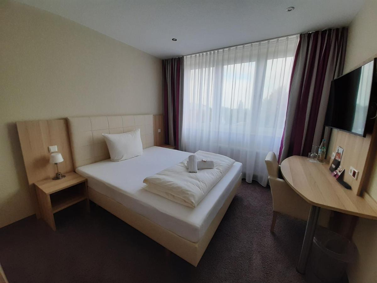 Hotel Siebenschlaefer Am Wasserturm アルスドルフ エクステリア 写真