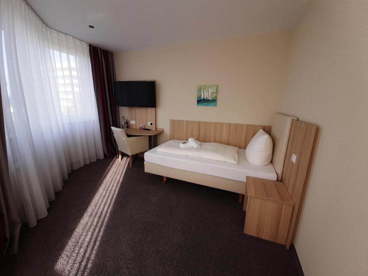 Hotel Siebenschlaefer Am Wasserturm アルスドルフ エクステリア 写真